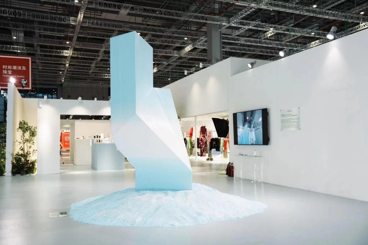 武漢展會設計搭建公司領你看最具有創意00家企業展臺的2023進博會(百聯集團展臺)4